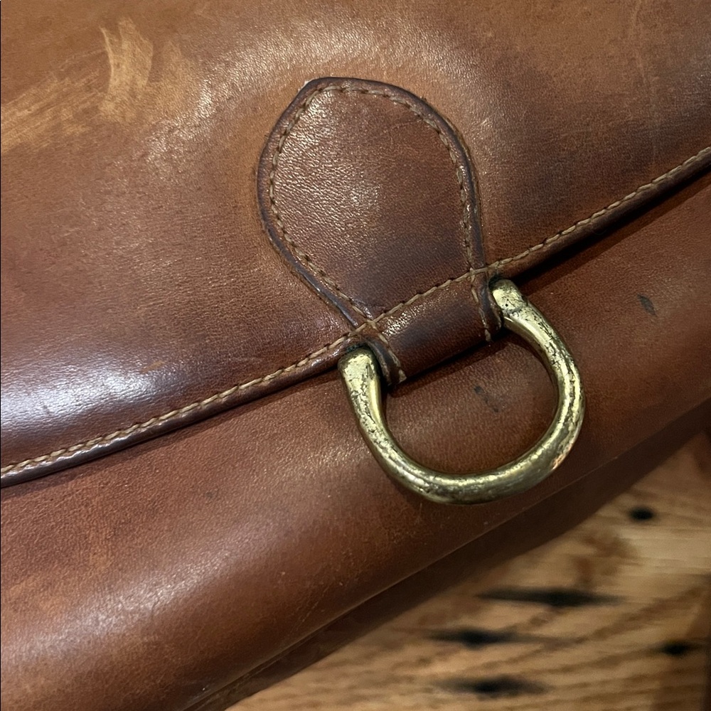 VINTAGE G.H. Bass & Co. Brown / Tan Leather & Brass Horsebit Crossbody Bag - Picture 2 of 8